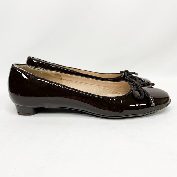 Salvatore Ferragamo Shoes - SALVATORE FERRAGAMO Brown Bow Round Toe Flats